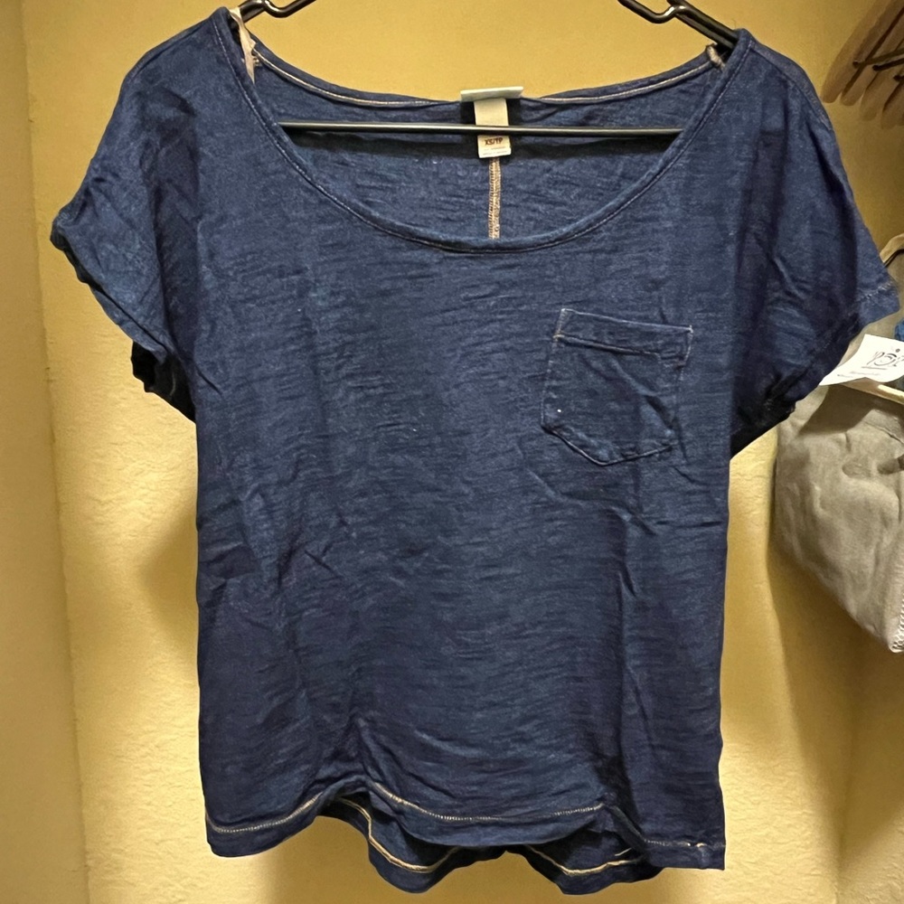 Navy short sleeve top
